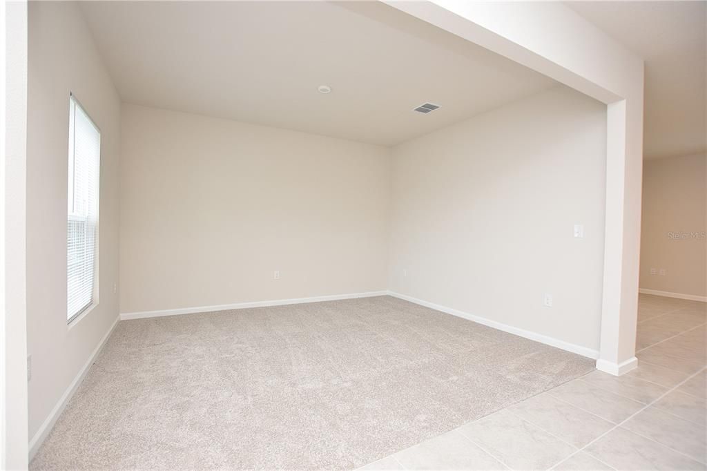 Empty room, Interior