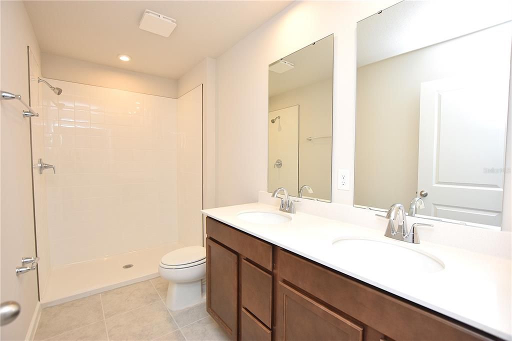 Bathroom, Dual Sink Vanities, Interior, Recessed Lighting