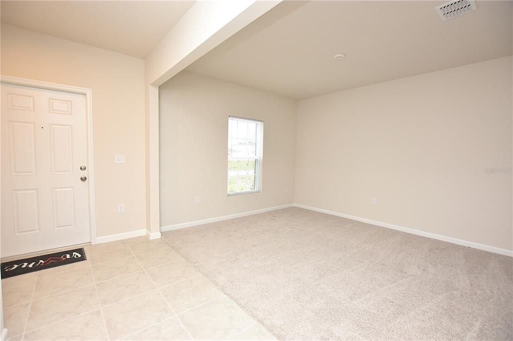 Empty room, Interior