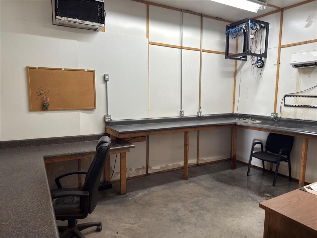 Home Office, Interior