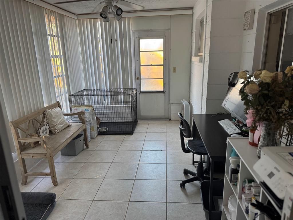 Home Office, Interior