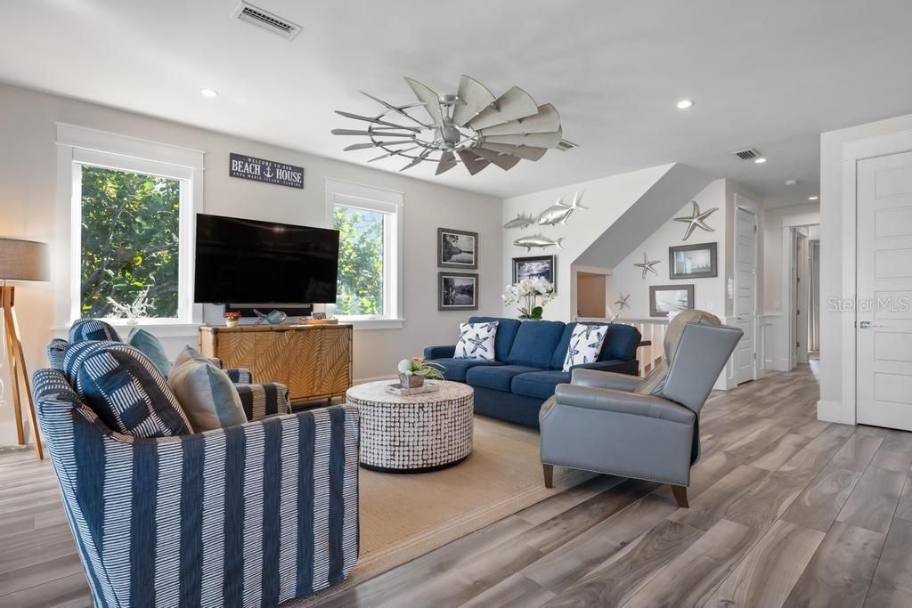 Interior, Living room, Recessed Lighting, Wood Texture Flooring