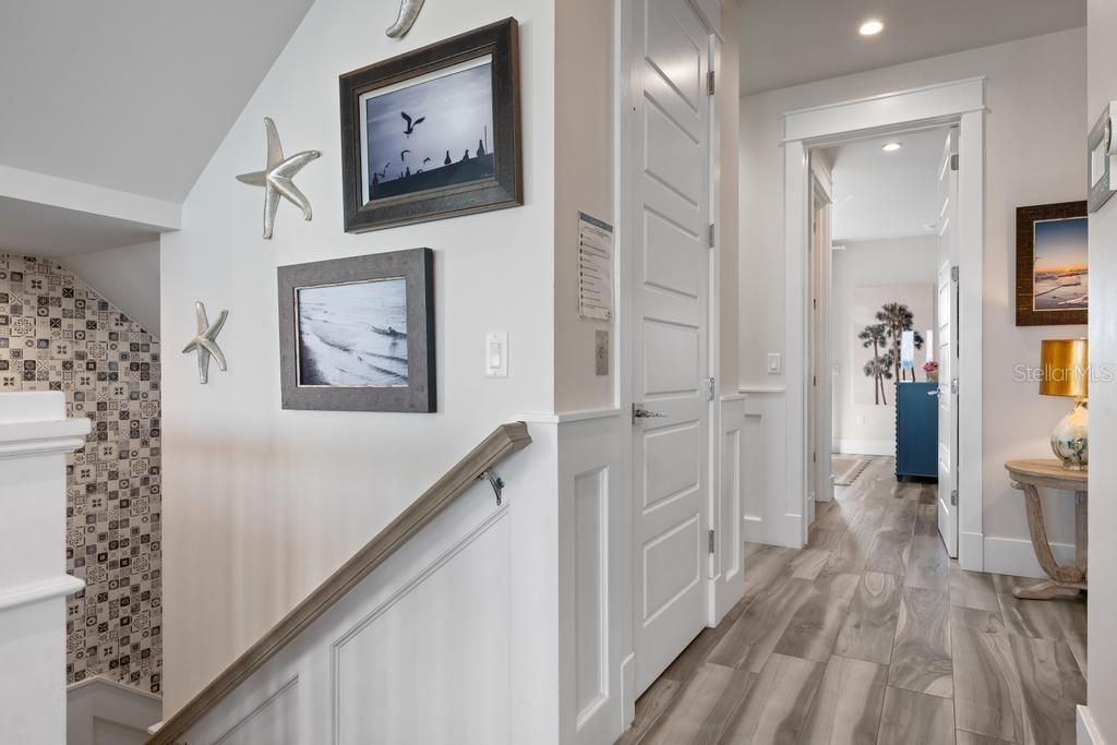 Interior, Recessed Lighting, Wood Texture Flooring