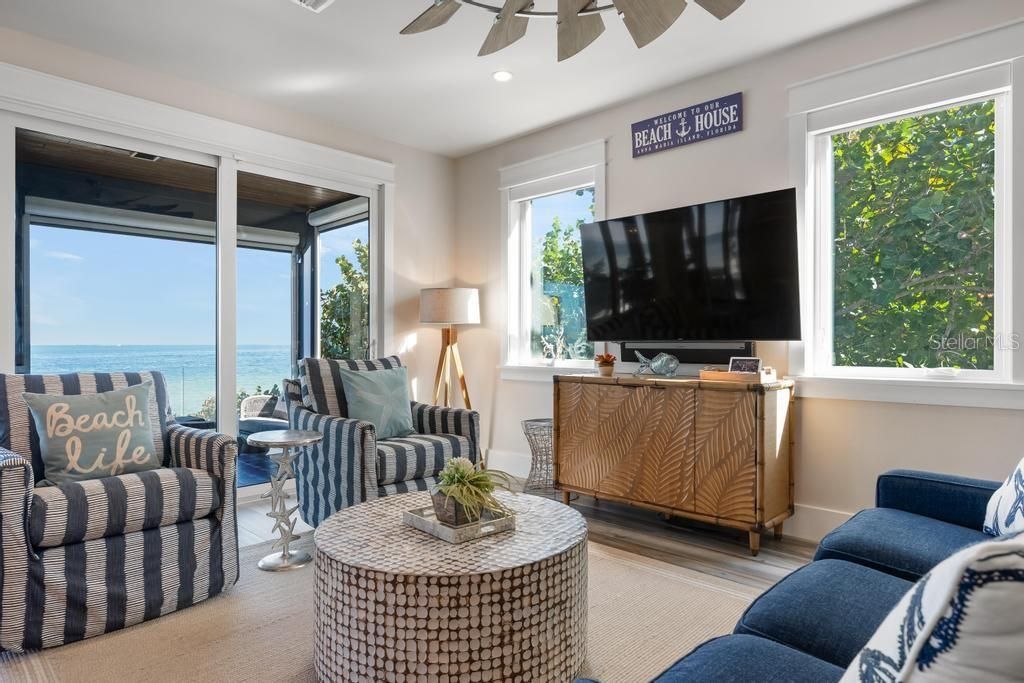 Interior, Living room, Recessed Lighting, Water, Wood Texture Flooring