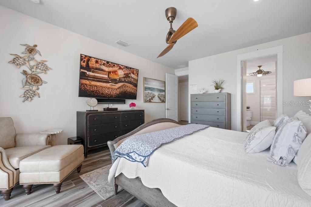 Bedroom, Interior, Recessed Lighting, Wood Texture Flooring