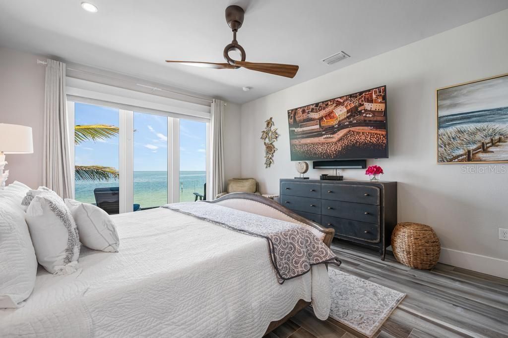 Bedroom, Interior, Recessed Lighting, Water, Wood Texture Flooring