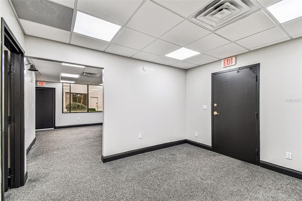 Empty room, Interior, Recessed Lighting