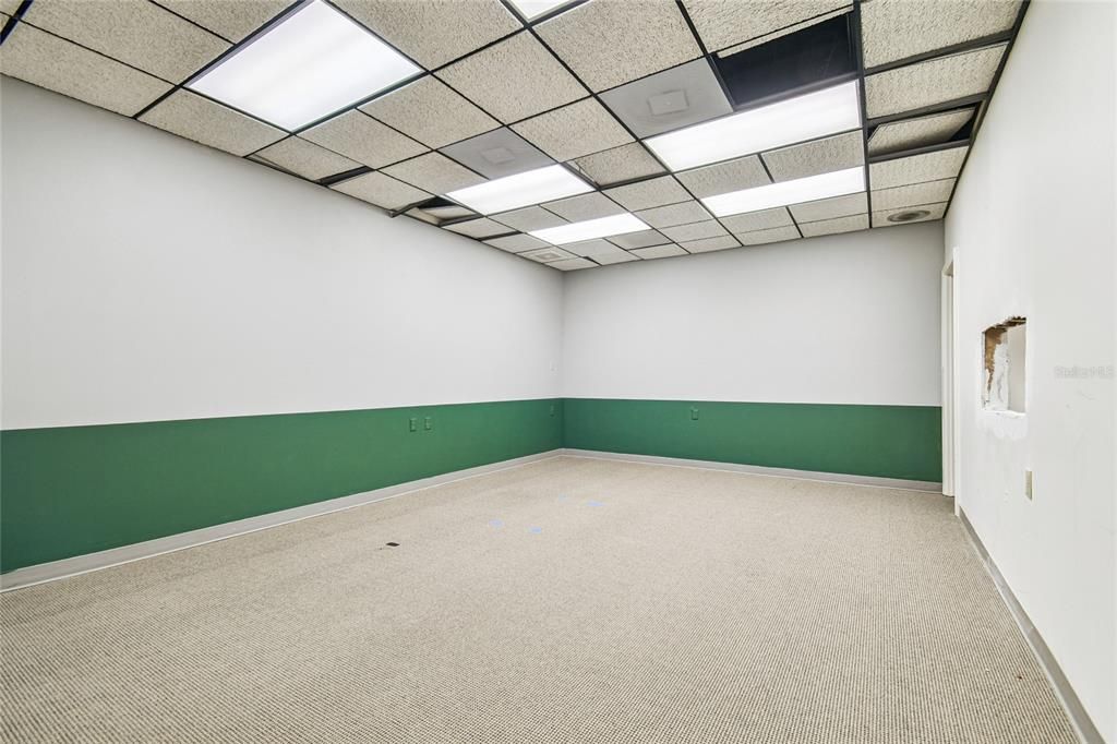 Empty room, Interior, Recessed Lighting