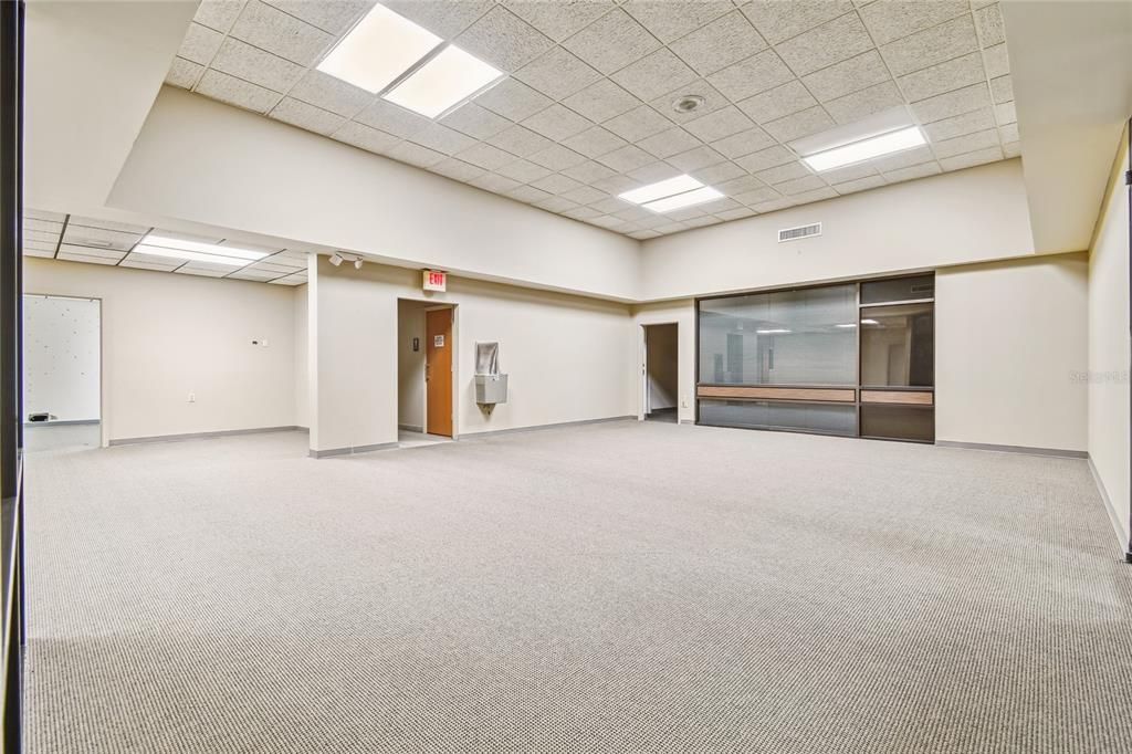 Empty room, Interior, Recessed Lighting
