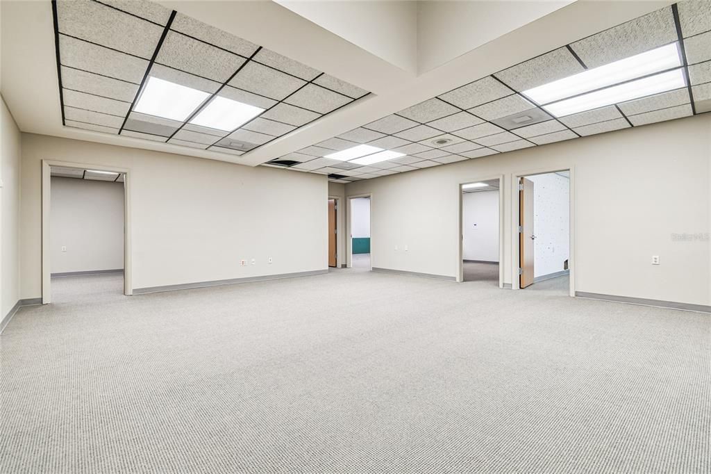 Empty room, Interior, Recessed Lighting