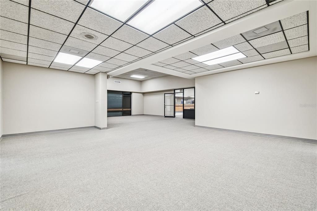 Empty room, Interior, Recessed Lighting