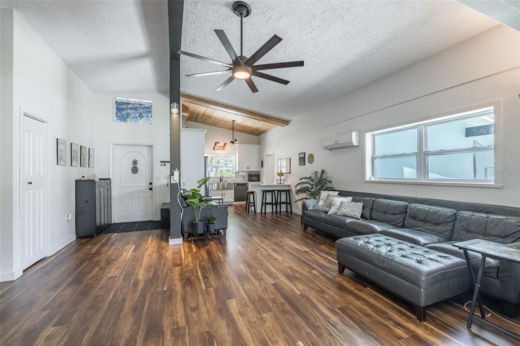 Interior, Kitchen, Living room, Pendant Lights, Wooden Beams, Wooden Ceilings, Wood Texture Flooring