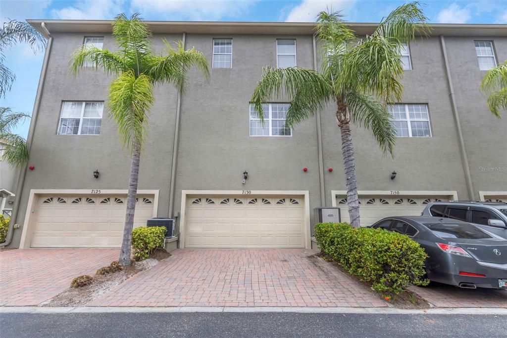 Attached, Exterior, Facade, Rowhouse