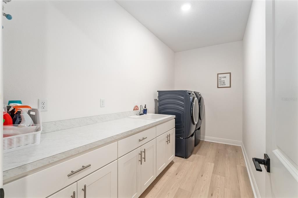 Interior, Recessed Lighting, Washer, Wood Texture Flooring