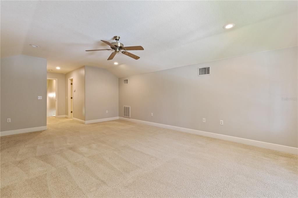 Empty room, Interior, Recessed Lighting