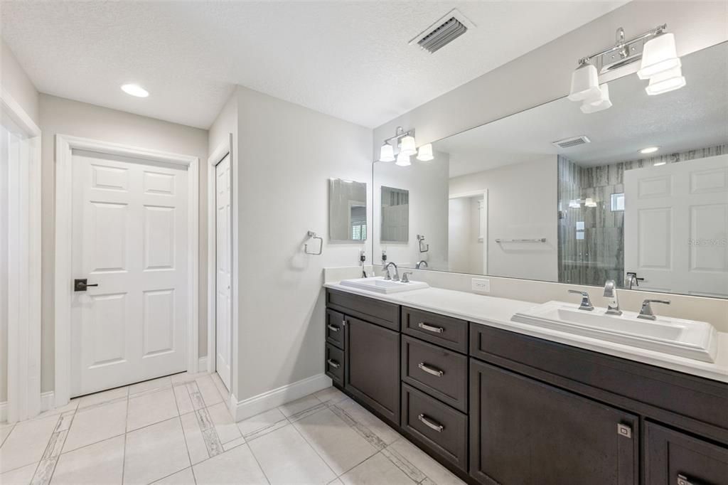 Bathroom, Dual Sink Vanities, Interior, Recessed Lighting