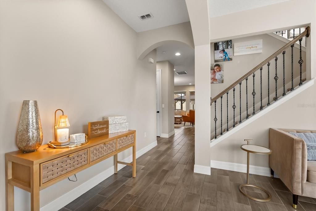 Interior, Recessed Lighting, Wood Texture Flooring