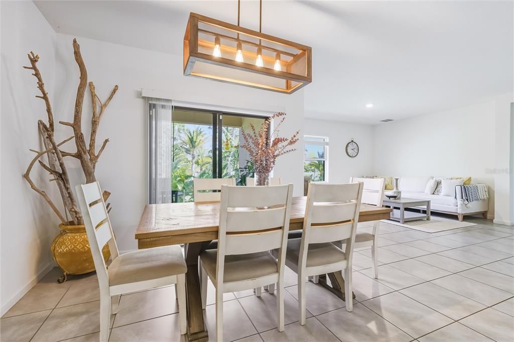 Dining room, Interior, Pendant Lights, Recessed Lighting