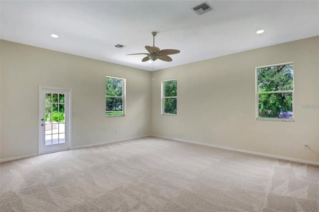 Empty room, Interior, Recessed Lighting