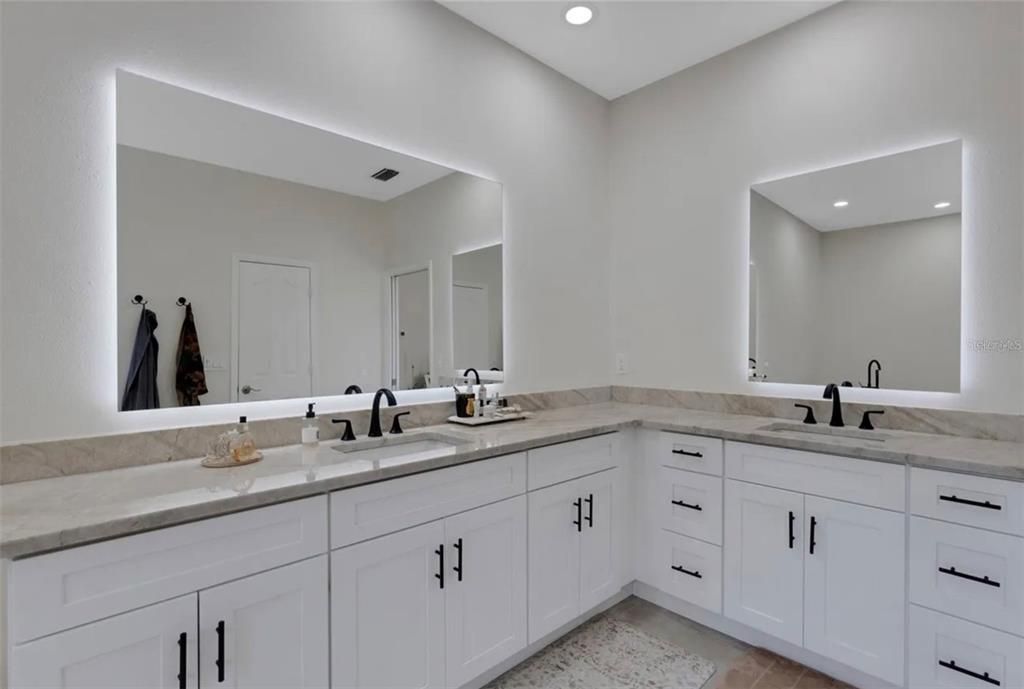 Bathroom, Dual Sink Vanities, Interior, Recessed Lighting