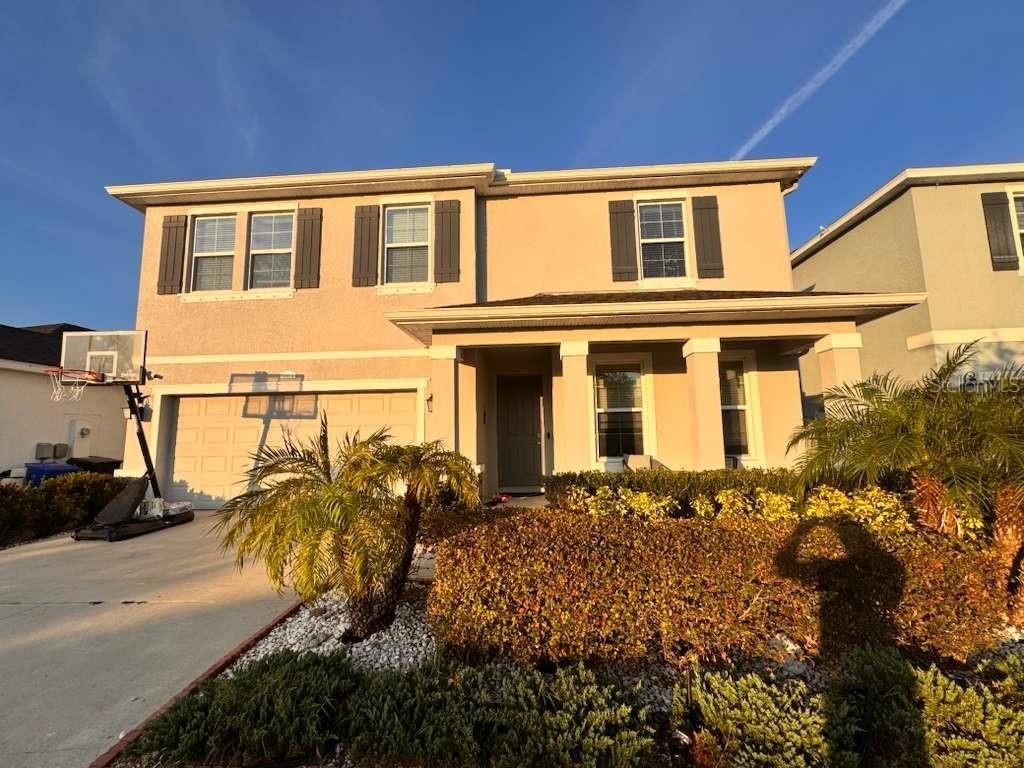 Attached, Exterior, Facade, Mediterranean