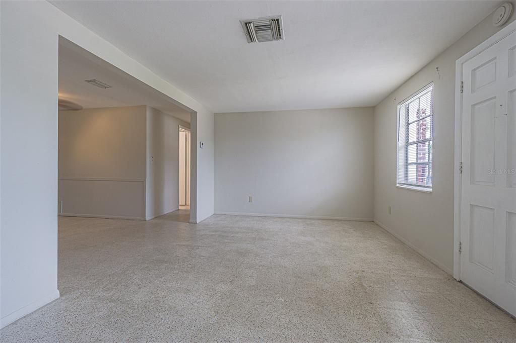 Empty room, Interior