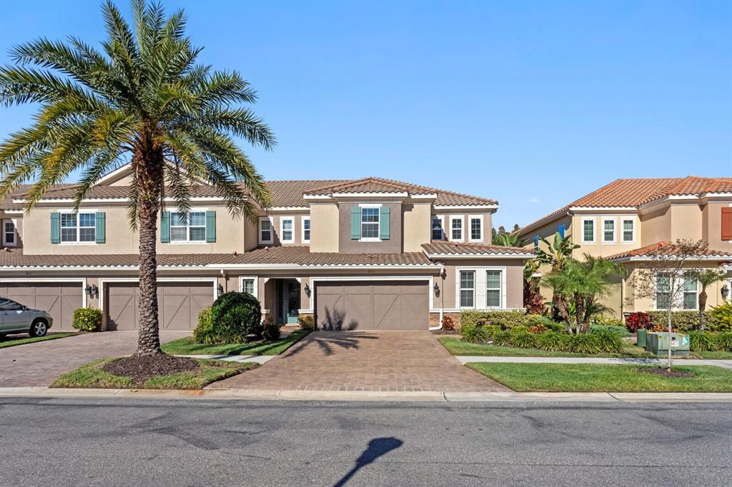 Attached, Exterior, Facade, Mediterranean