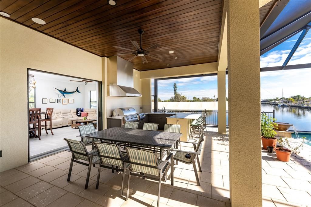 Exterior, Interior, Recessed Lighting, Sun Room, Water