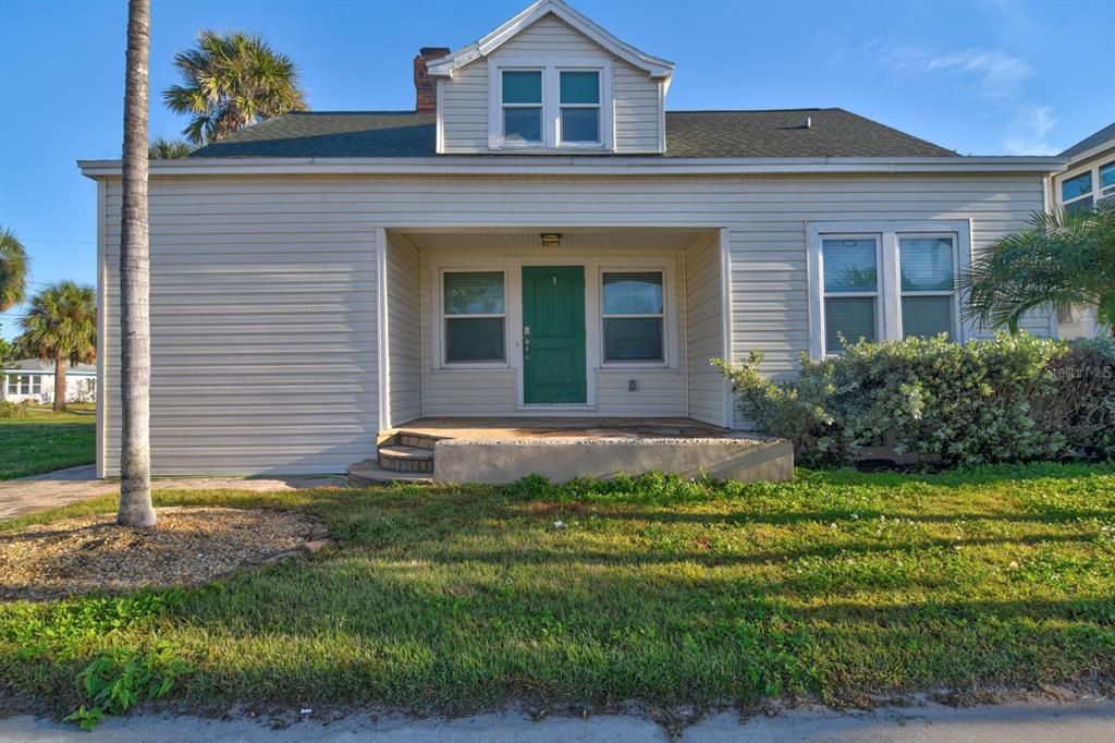 Exterior, Facade, Ranch