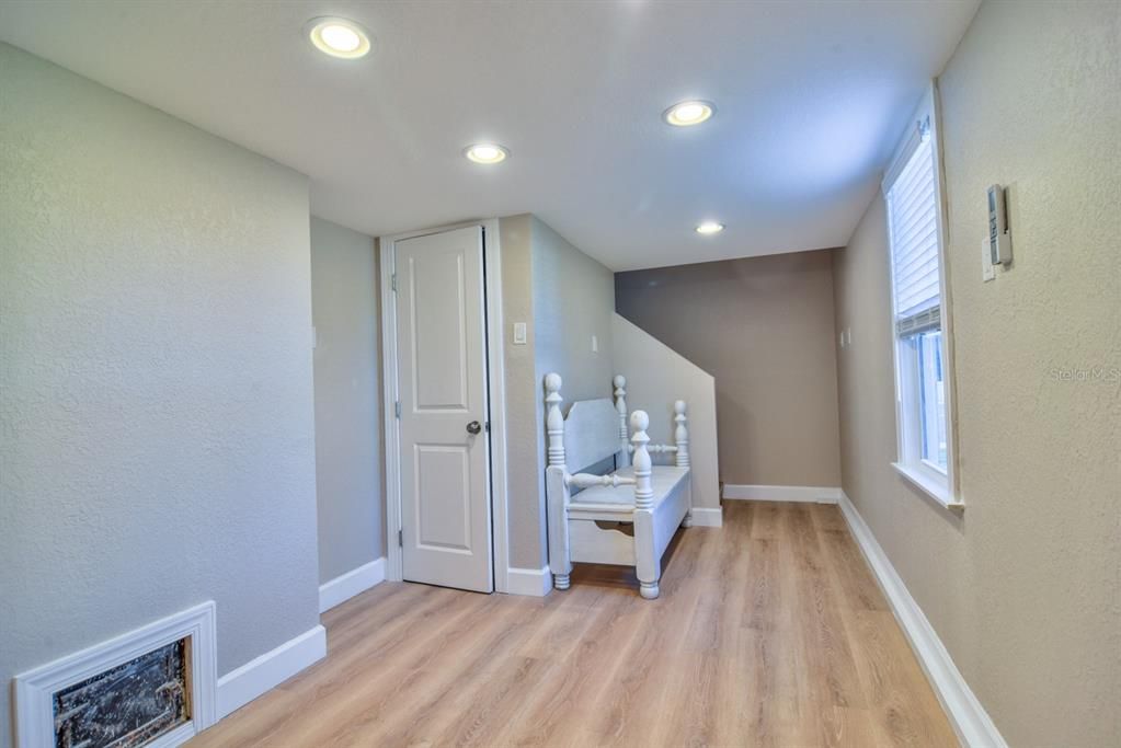 Interior, Recessed Lighting, Wood Texture Flooring