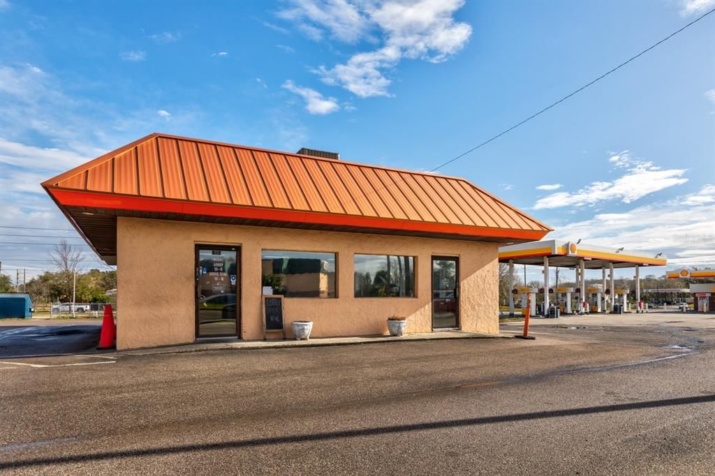 Exterior, Facade, None