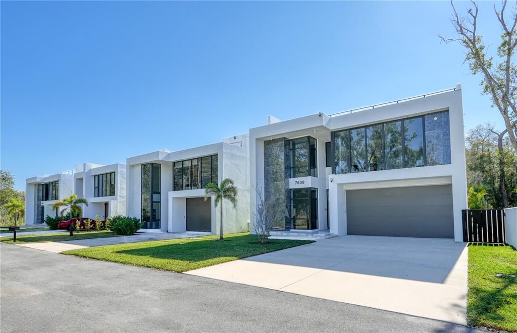 Attached, Backyard, Exterior, Facade, Modern