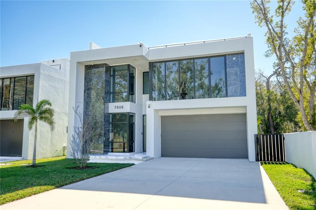 Attached, Exterior, Facade, Modern