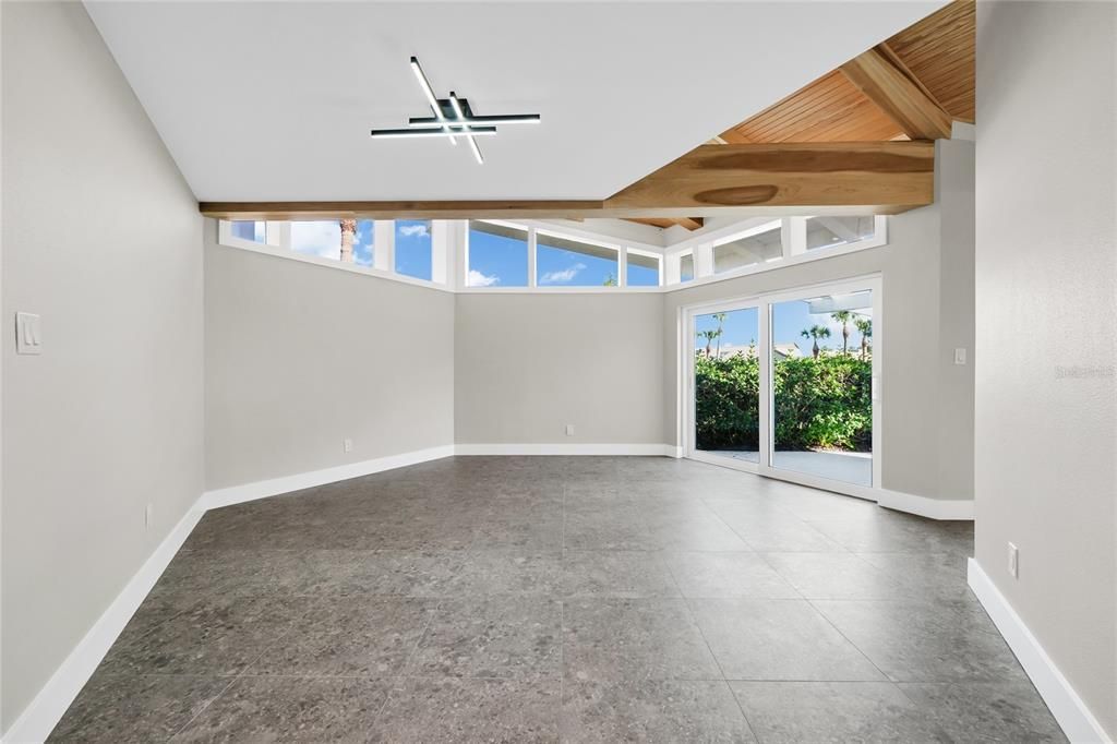 Empty room, Interior, Wooden Ceilings