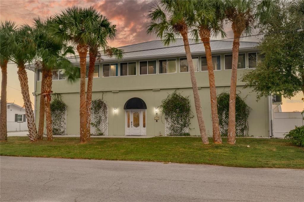 Exterior, Facade, Georgian