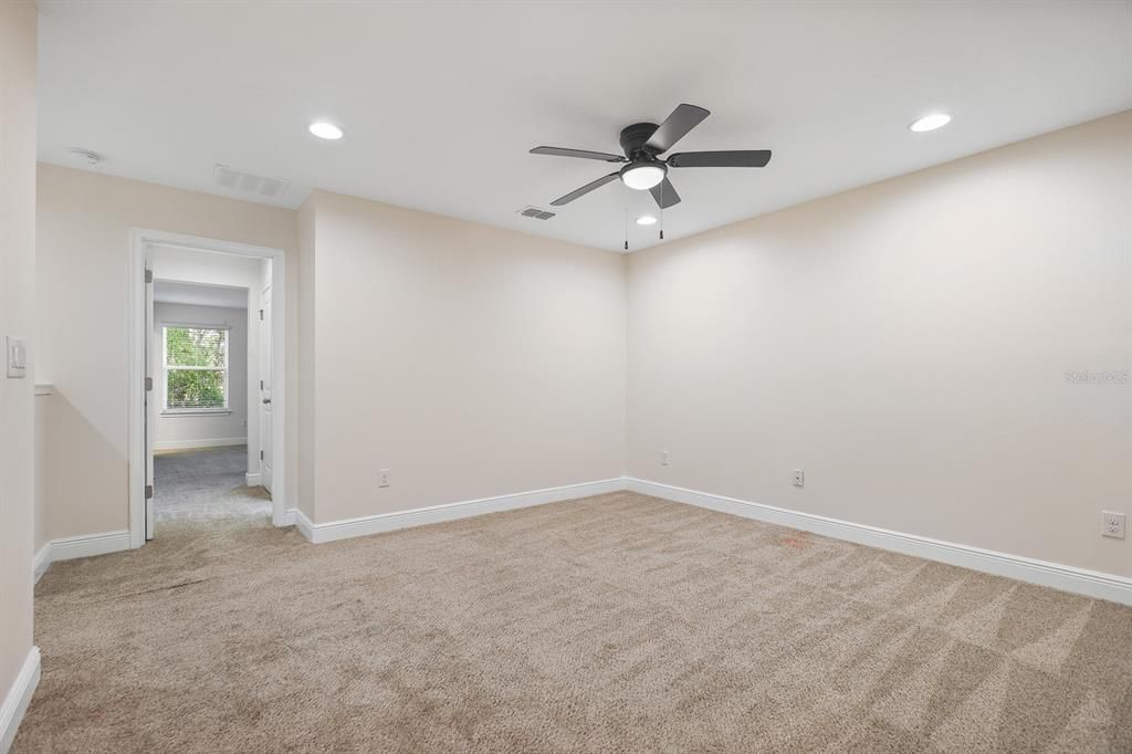 Empty room, Interior, Recessed Lighting