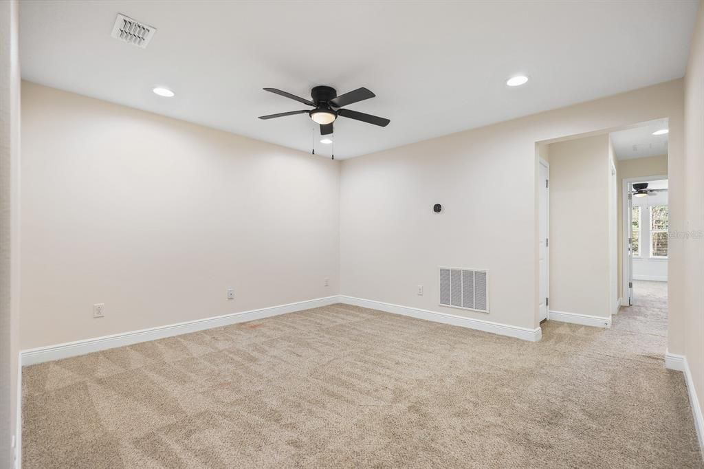 Empty room, Interior, Recessed Lighting