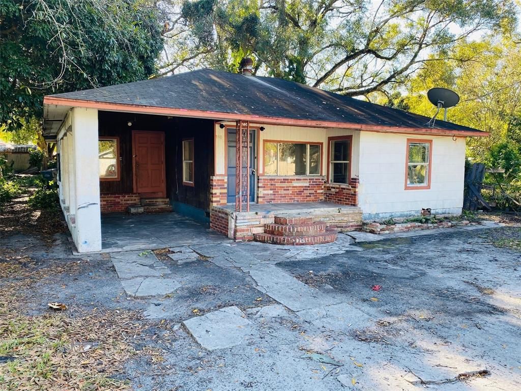 Exterior, Facade, Brick Facade, Cape Cod