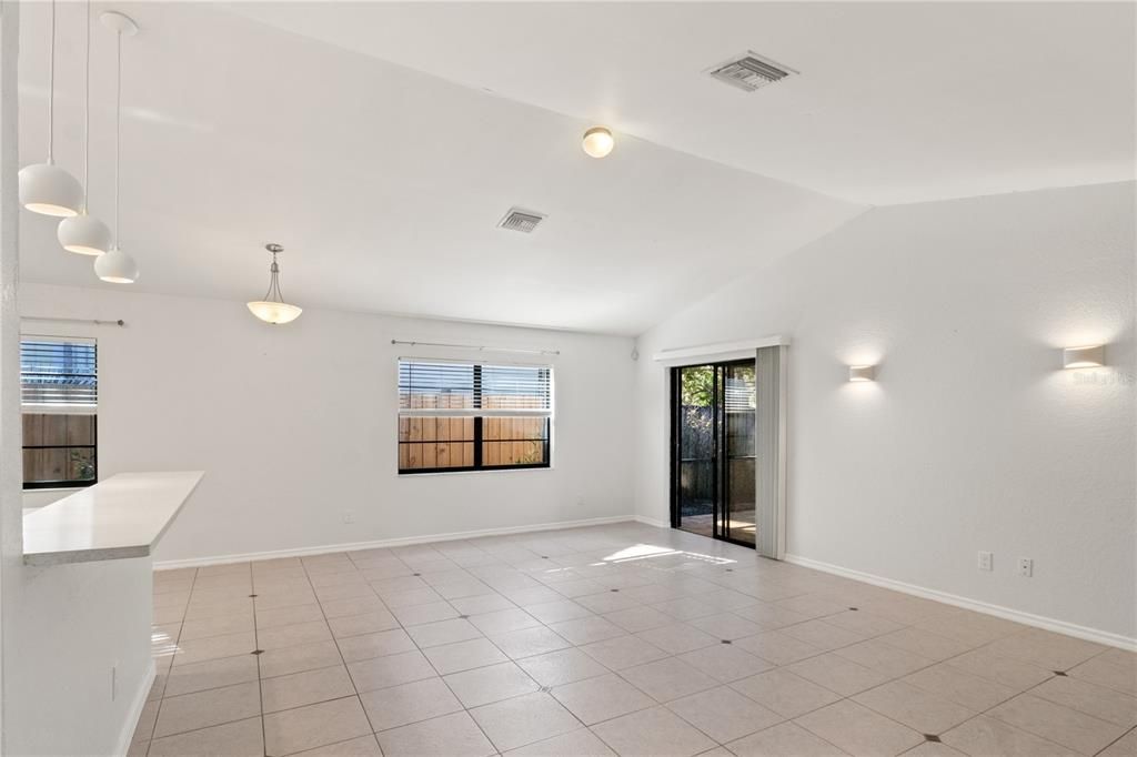 Empty room, Interior, Pendant Lights