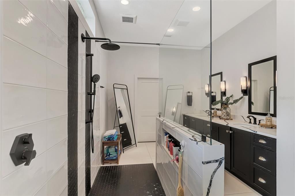 Bathroom, Dual Sink Vanities, Interior, Recessed Lighting
