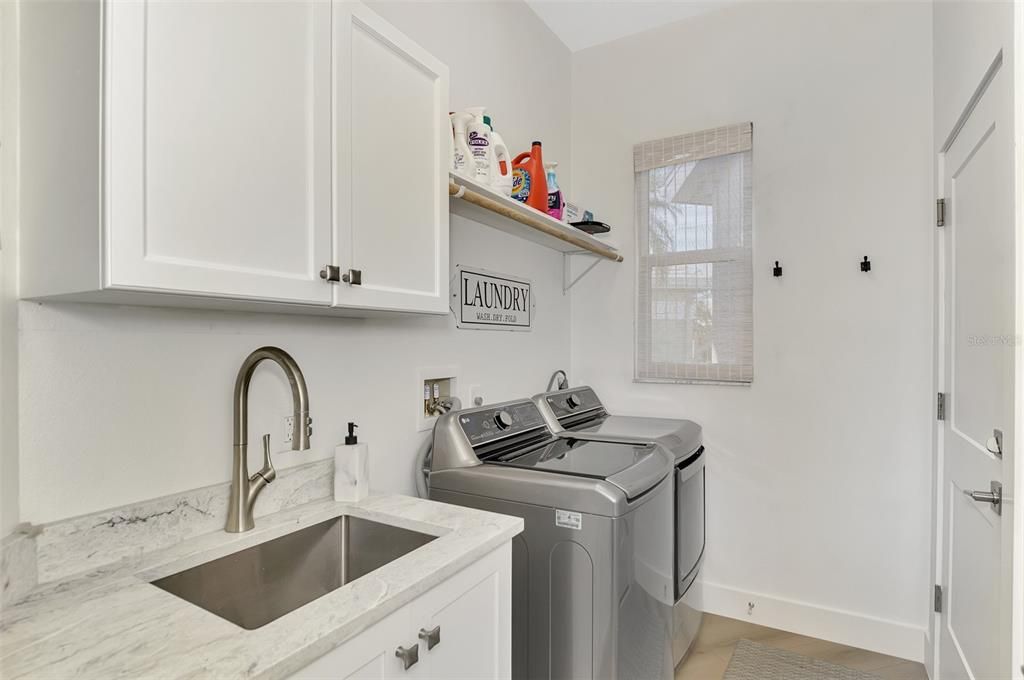 Interior, Washer, Wood Texture Flooring