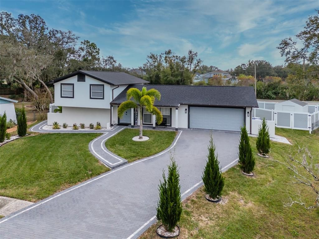 Attached, Exterior, Facade, Split Level