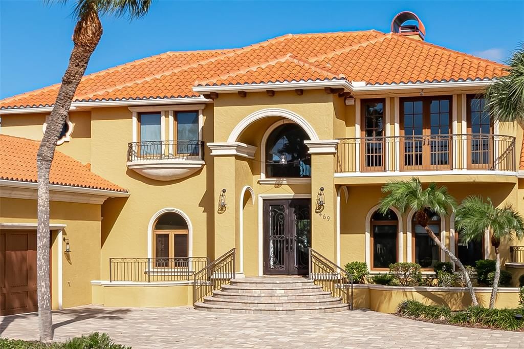 Exterior, Facade, Mediterranean