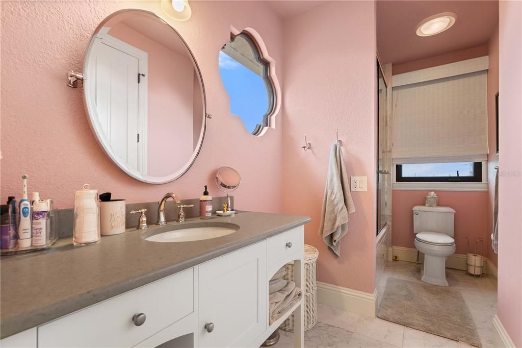 Bathroom, Interior, Recessed Lighting