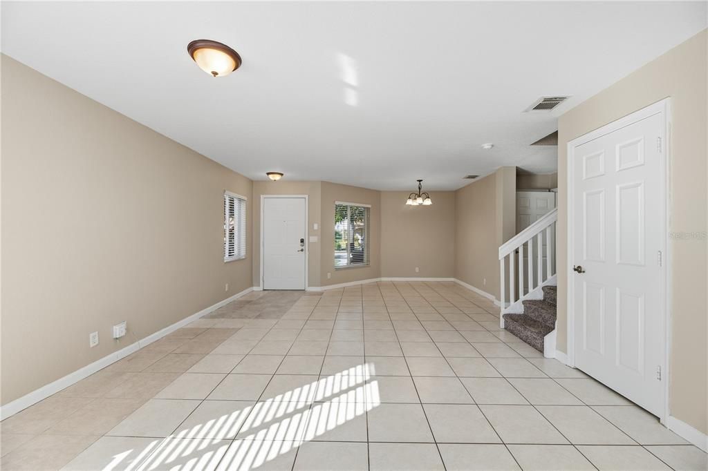 Empty room, Interior