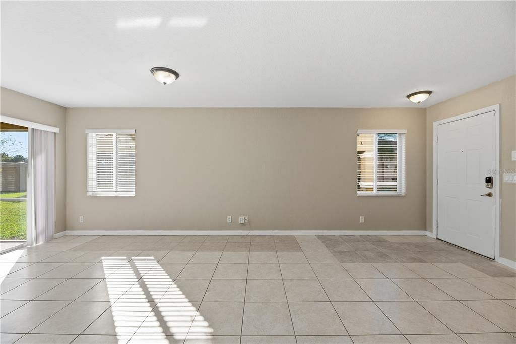 Empty room, Interior