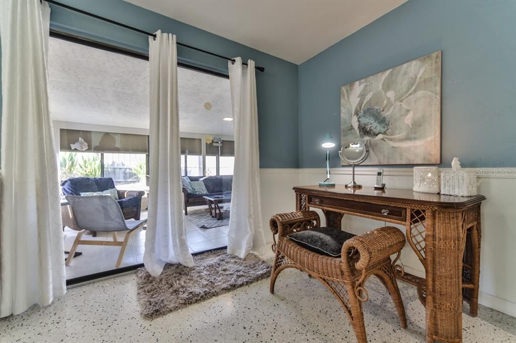 Home Office, Interior