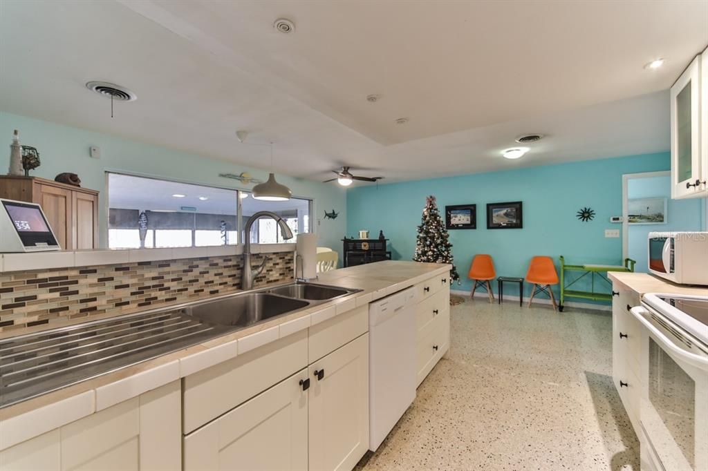 Dining room, Interior, Kitchen, Recessed Lighting
