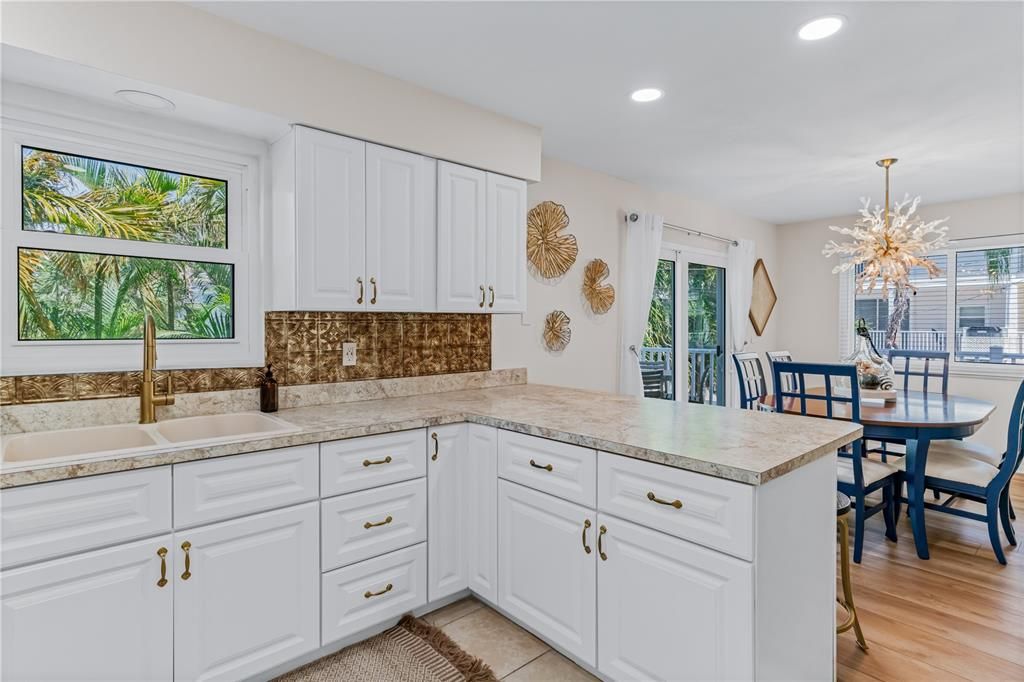 Chandelier, Dining room, Interior, Recessed Lighting, Wood Texture Flooring