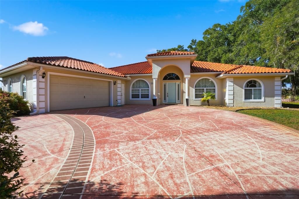 Attached, Exterior, Facade, Mediterranean